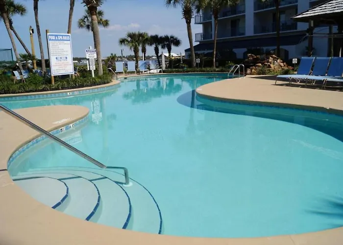 Surf & Racquet Club 212a *