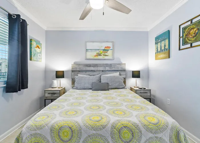 Surf & Racquet Club 212a *